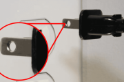 Para qué sirven los agujeros que tienen los enchufes eléctricos