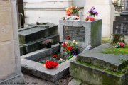 Tras casi 4 décadas, reapareció el busto de la tumba de Jim Morrison