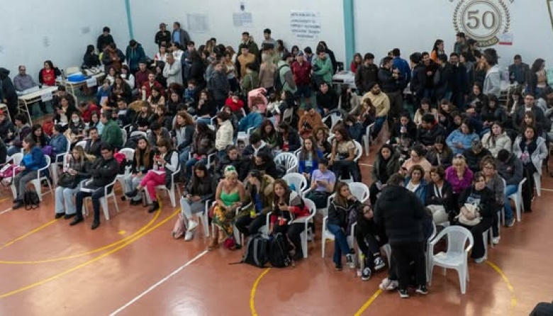 EDUCACIÓN LLEVA ADELANTE LOS ACTOS PÚBLICOS DE OFRECIMIENTOS DE CARGOS Y HORAS CÁTEDRA EN TODA LA PROVINCIA