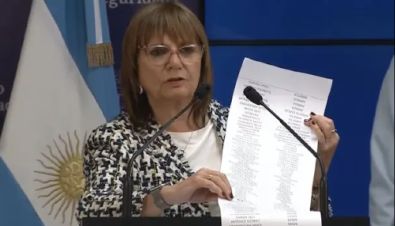 El Gobierno anunció su reforma migratoria, que incluirá más requisitos para la residencia a extranjeros y deportación exprés