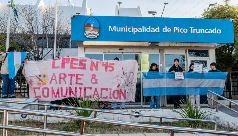 El pueblo de nuevo en marcha: apoyando la lucha por una educación en condiciones
