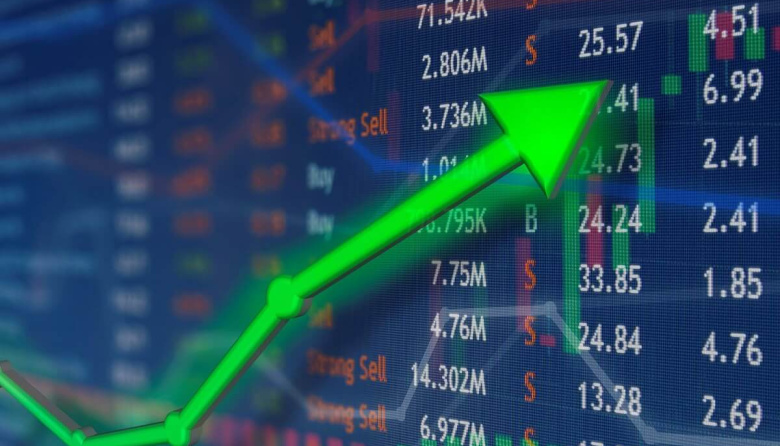 El riesgo país se derrumbó casi 400 puntos y cerró en 708