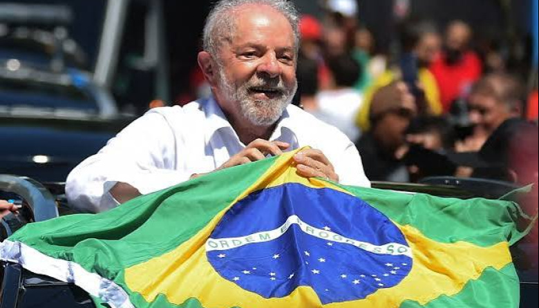 Lula da Silva ganó un histórico balotaje a Flávio Bolsonaro y asumirá un cuarto mandato en Brasil