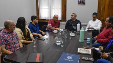 EL GOBIERNO DE SANTA CRUZ DESARROLLÓ MESA DE TRABAJO POR TIERRAS PARA EL CHALTÉN