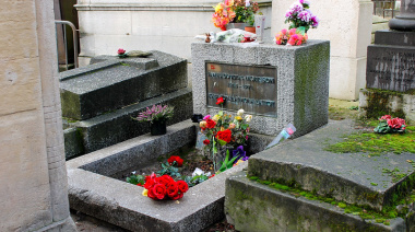 Tras casi 4 décadas, reapareció el busto de la tumba de Jim Morrison