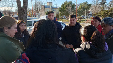 Vecinos y representantes acompañan a la Escuela de Danzas "Raices Festivaleras" ante desalojo arbitrario