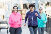 Un simple cambio de hábito protege la salud cardiovascular en mujeres tras la menopausia, según expertos