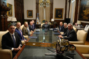 Primera reunión del equipo económico post derrota electoral: Milei y Caputo recibieron al presidente del BID
