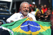 Lula da Silva ganó un histórico balotaje a Flávio Bolsonaro y asumirá un cuarto mandato en Brasil